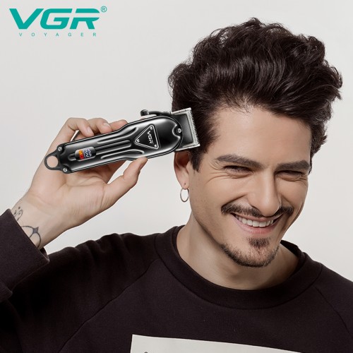Аккумуляторная машинка для стрижки (clipper) VGR V-051, 4 насадки, 2500 mAh, LED-дисплей