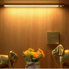 Лампа аккумуляторная 60см HYSS 600, от USB, на магните / Портативная лампа с датчиком движения / Светильник