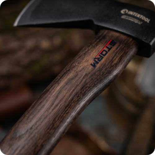 Топор 1000 г, карбонизированная ручка, 48-57 HRC STORM INTERTOOL HT-0269